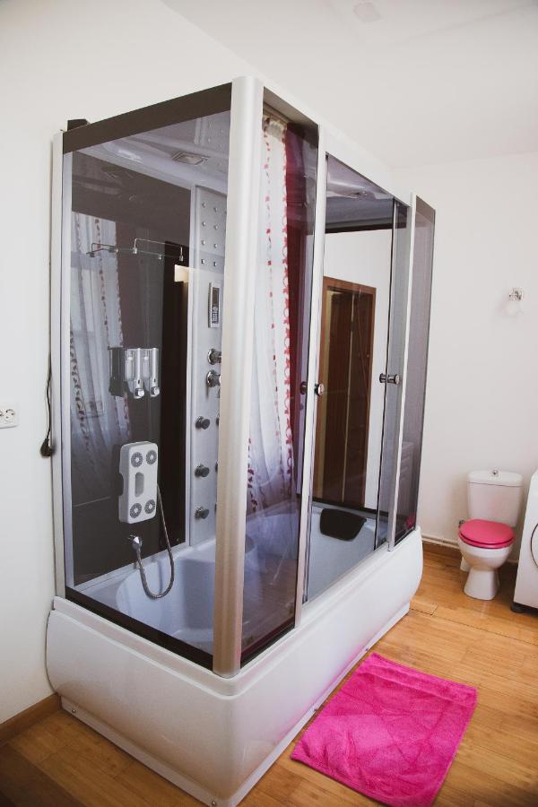 Kronhome Castelului Brasov Luaran gambar
